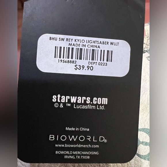 NWT Her Universe Star Wars Rey and Kylo lightsaber flap wallet - Picture 10 of 10